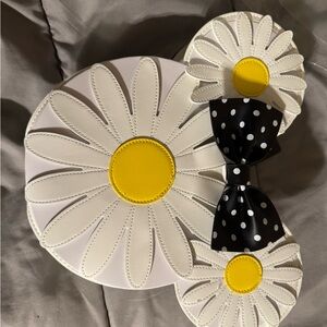 Loungefly Minnie White and Yellow Daisy Bag